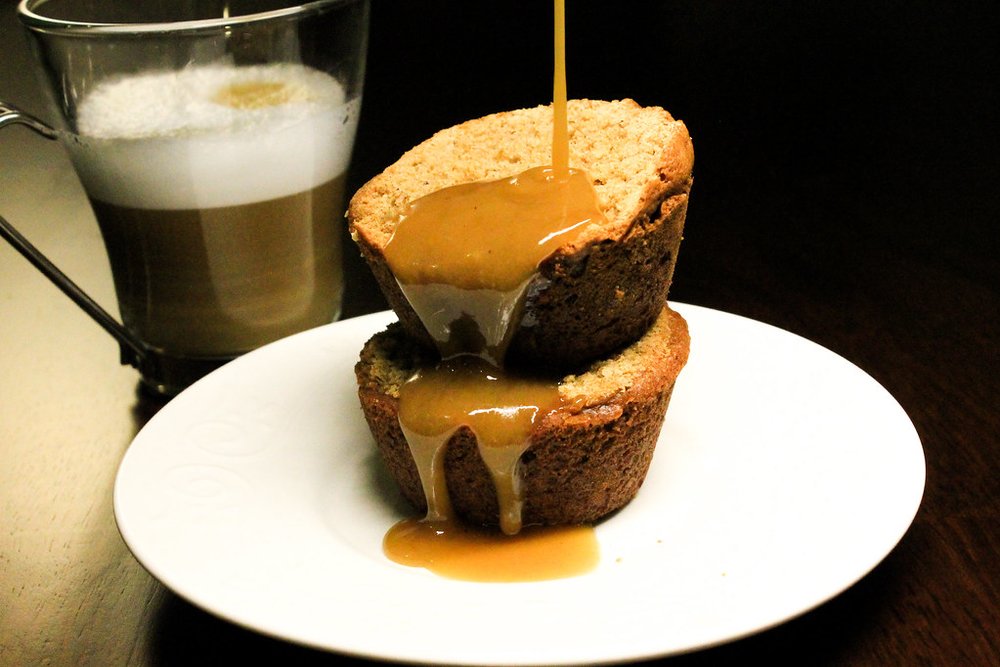 Tart with warm toffee sauce