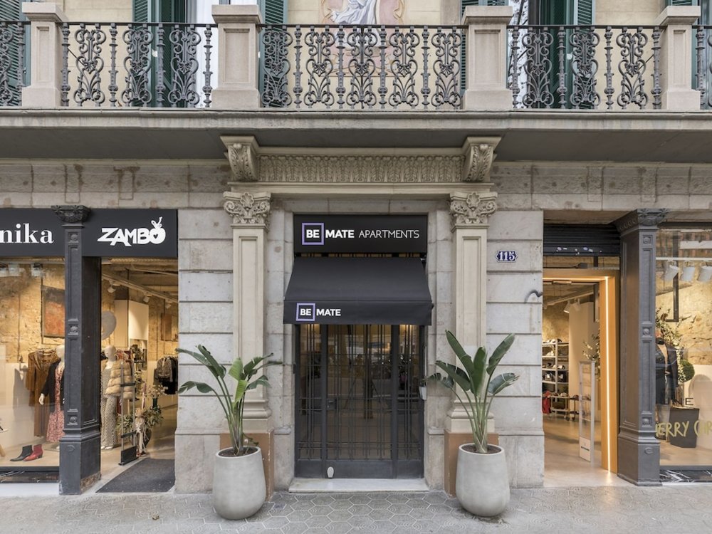 Be Mate Paseo de Gràcia apartment entrance in central Barcelona