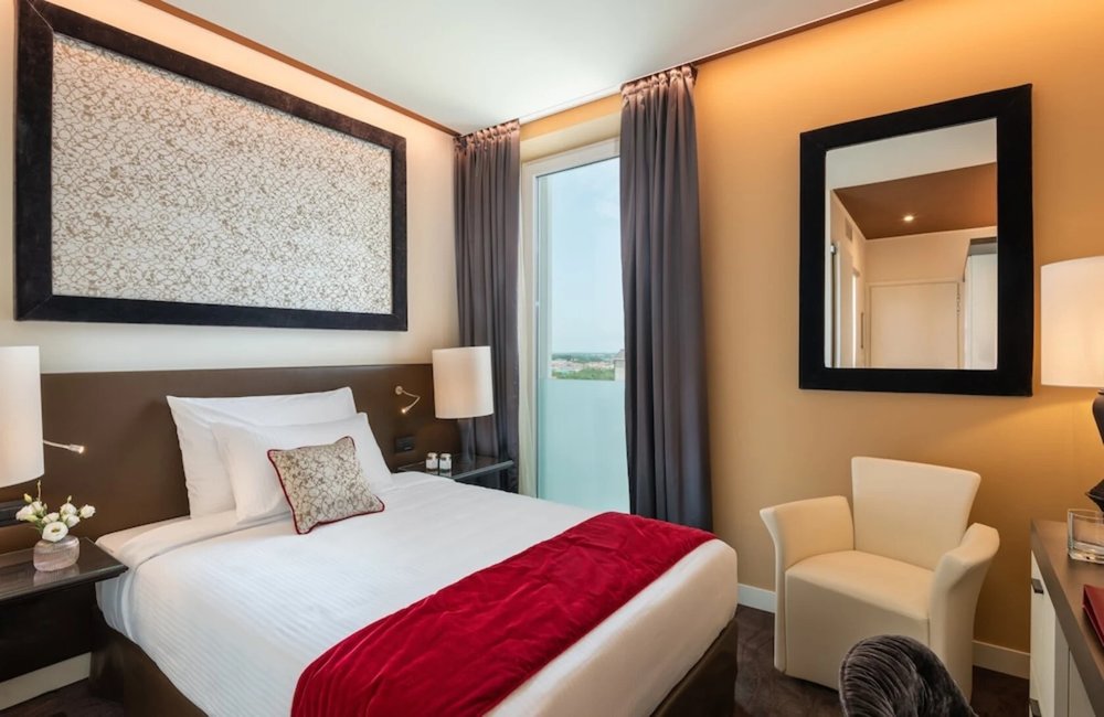A cozy room in Leonardo Royal Hotel Venice Mestre