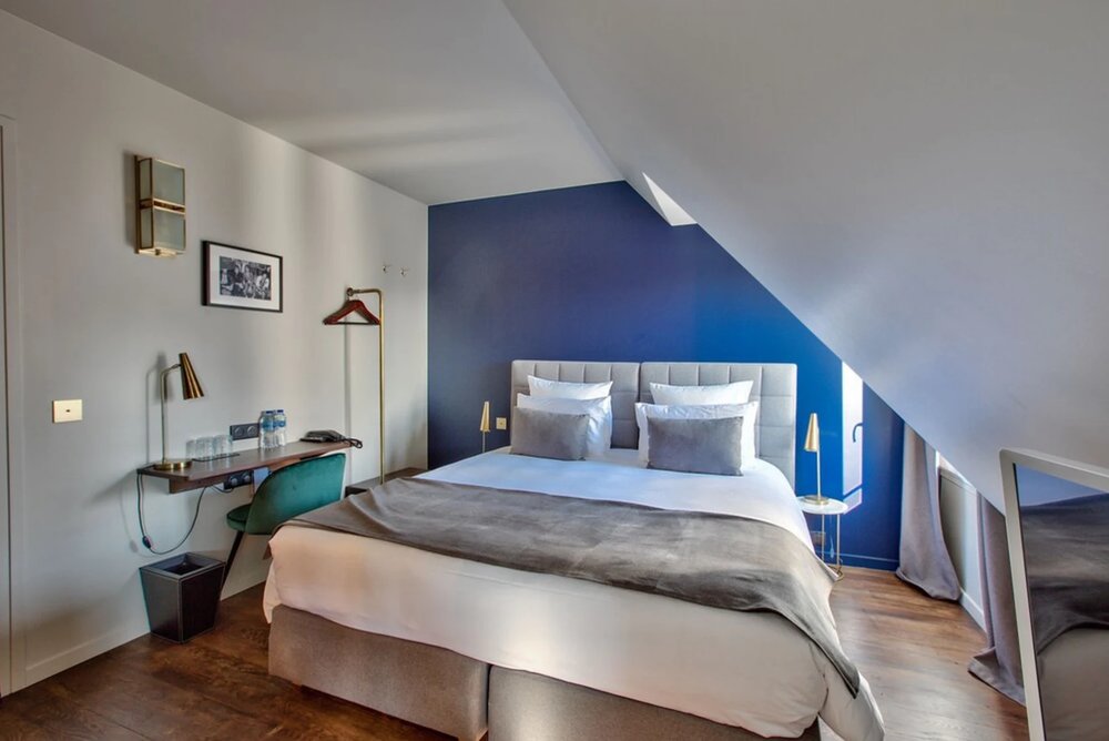 A chic hotel room at Maison Barbès featuring sleek decor and comfortable amenities