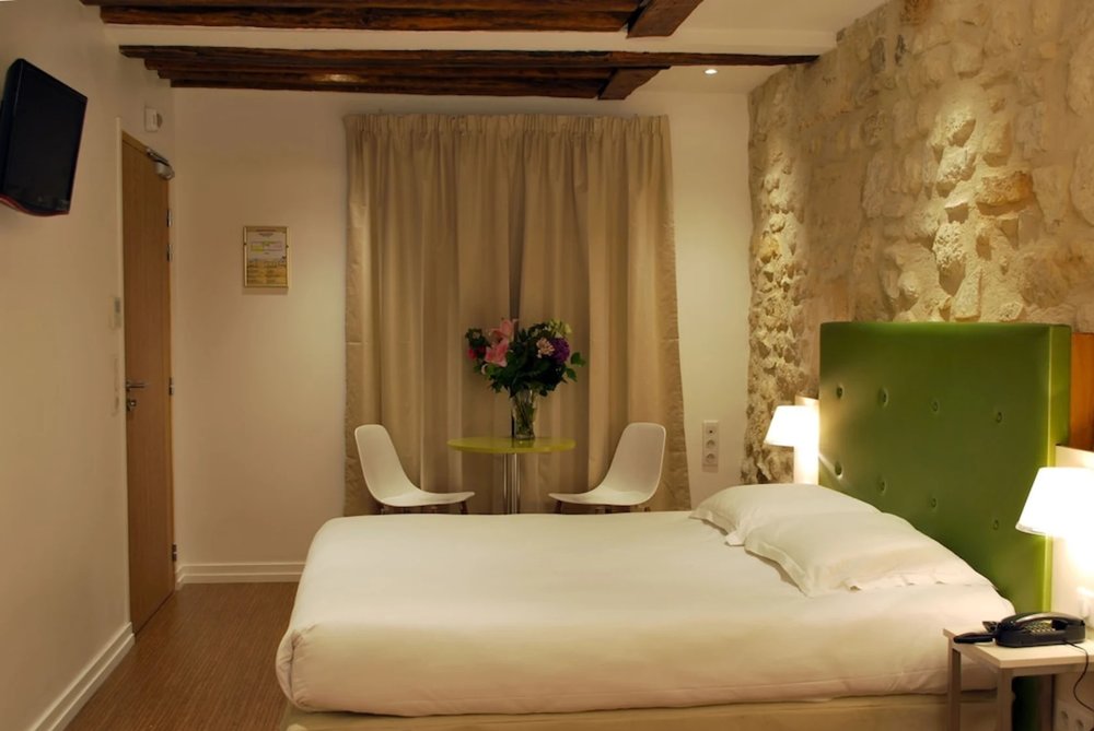 A cozy and budget-friendly hotel, Hotel de la Herse d'Or, located in Le Marais