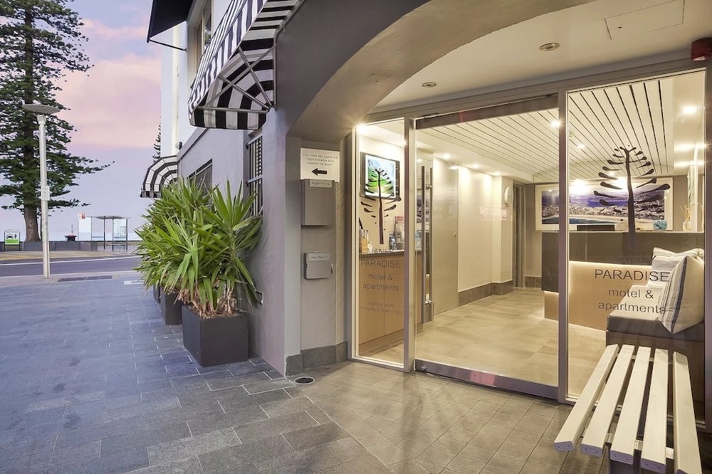  Entrance to Manly Paradise Motel with a beachside location