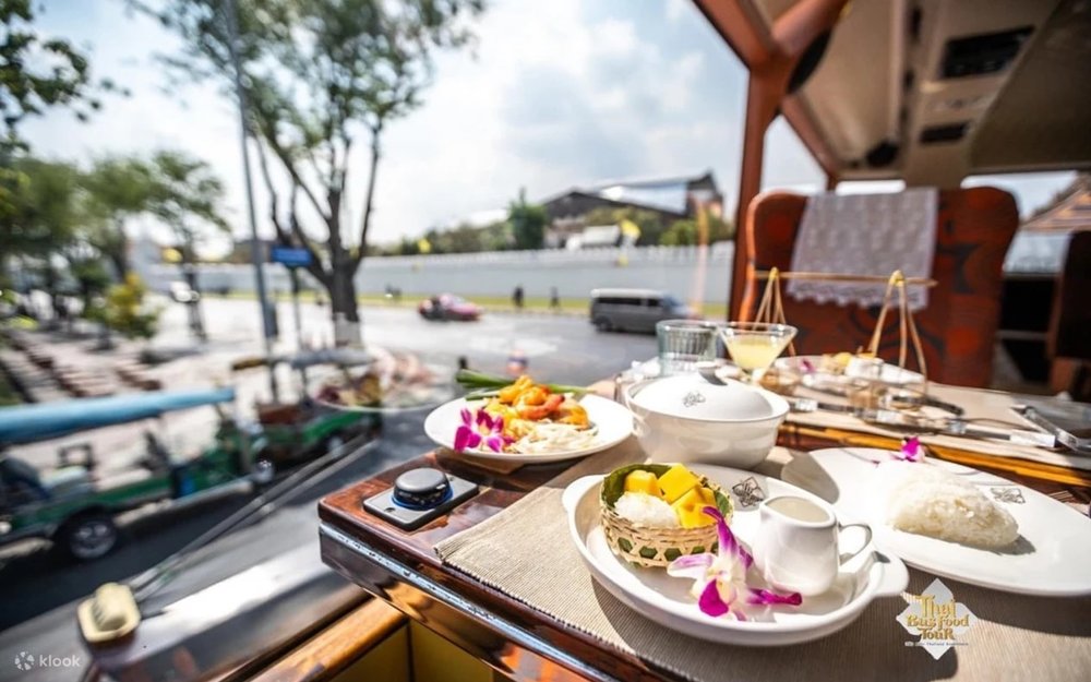 Tour Trải Nghiệm Ẩm Thực Thái Lan Trên Xe Buýt