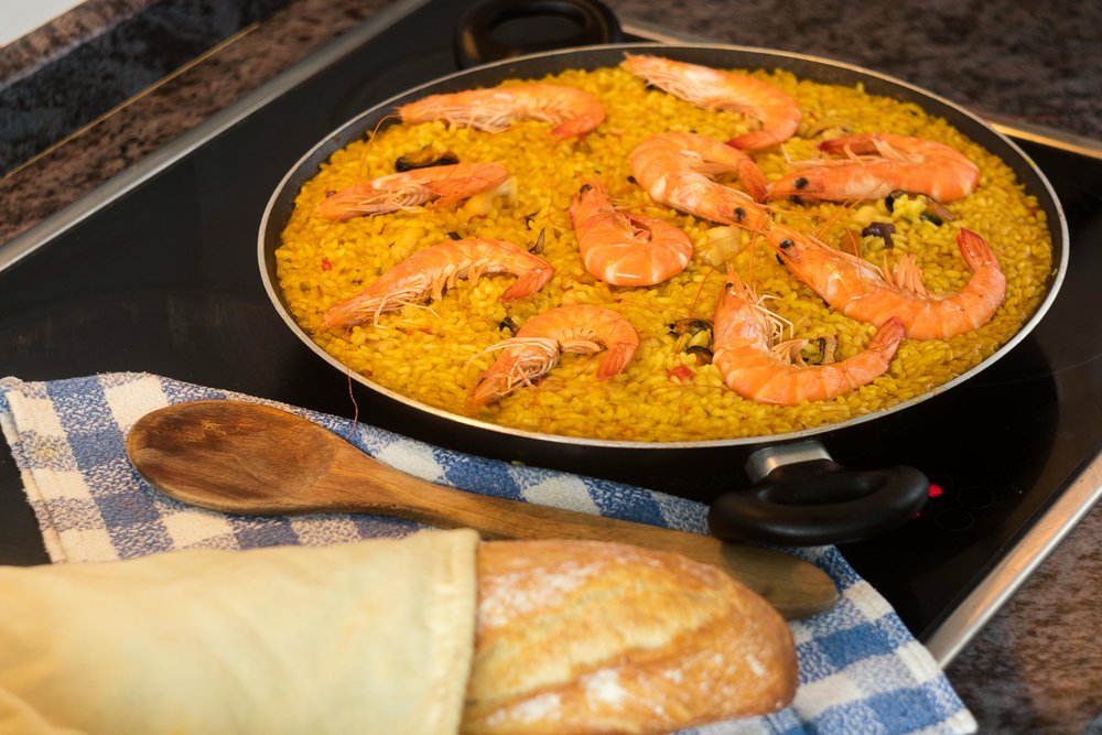 Learn how to cook paella in Madrid! | Photo Credits: Zakhar Vozhdaienko on Pexels