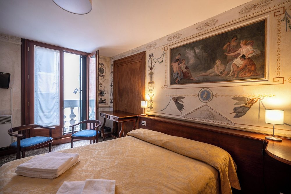 Elegant room at Foresteria Valdese near St Mark’s Square with fresco wall art