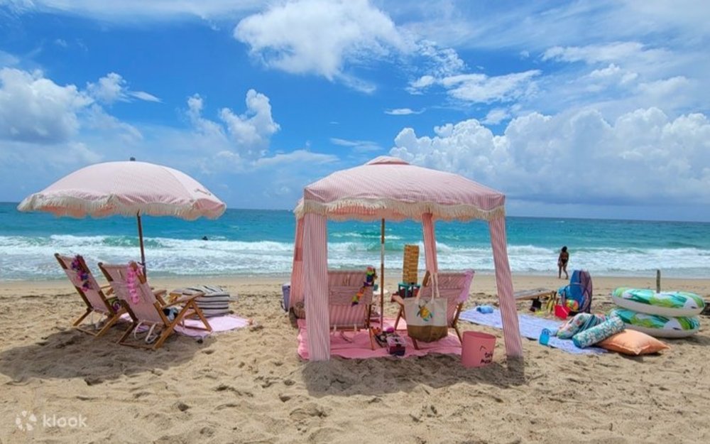 Relaxing beach scene in West Palm Beach