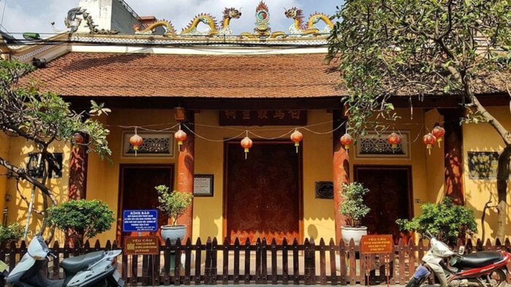 Lễ Nghi Nhẹ Nhàng Cho Chuyến Thăm Đền Bạch Mã 