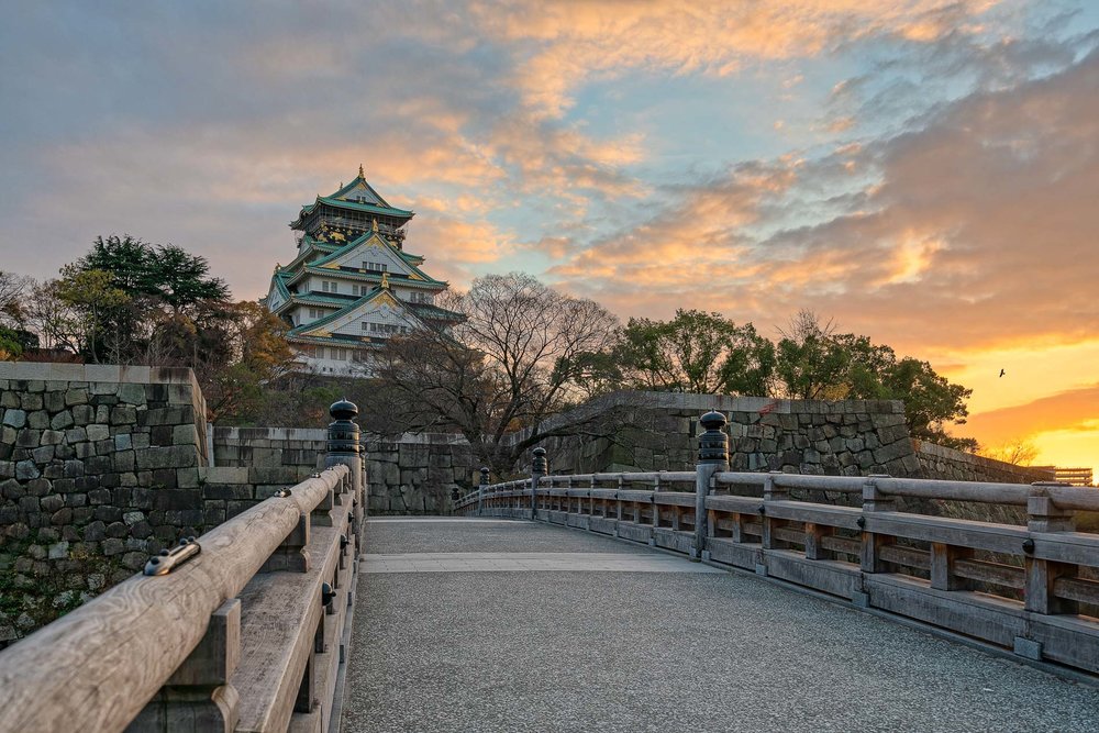 A sunset shown in the horizon of Osaka Castle
