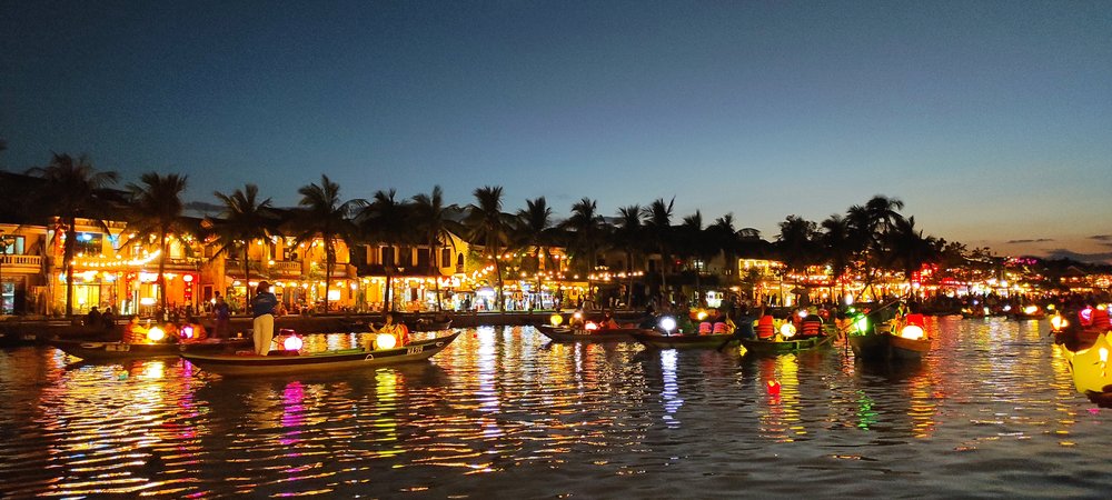 Lantern-lit boats on the river at Hoi An Night Market | Photo Credit: Wikimedia Commons
