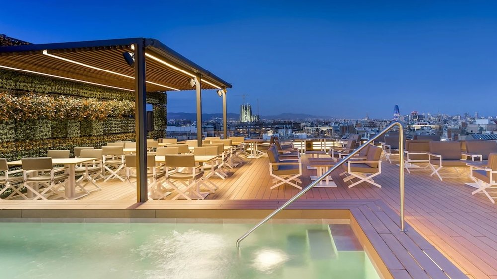 Rooftop pool and bar at Majestic Hotel & Spa Barcelona