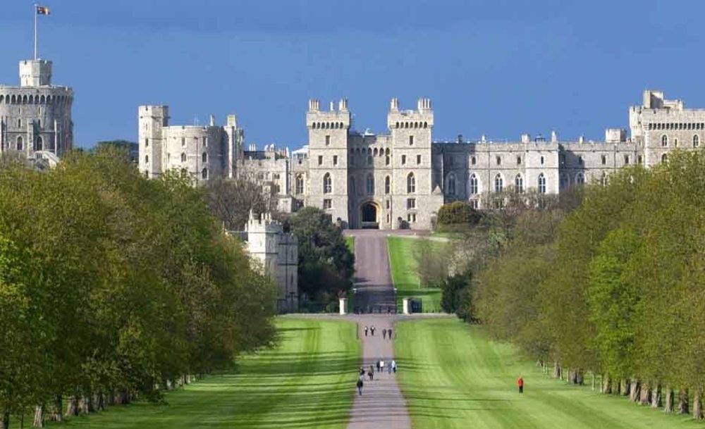 Scenic pathway leading to Windsor Castle, lined with trees and manicured lawns