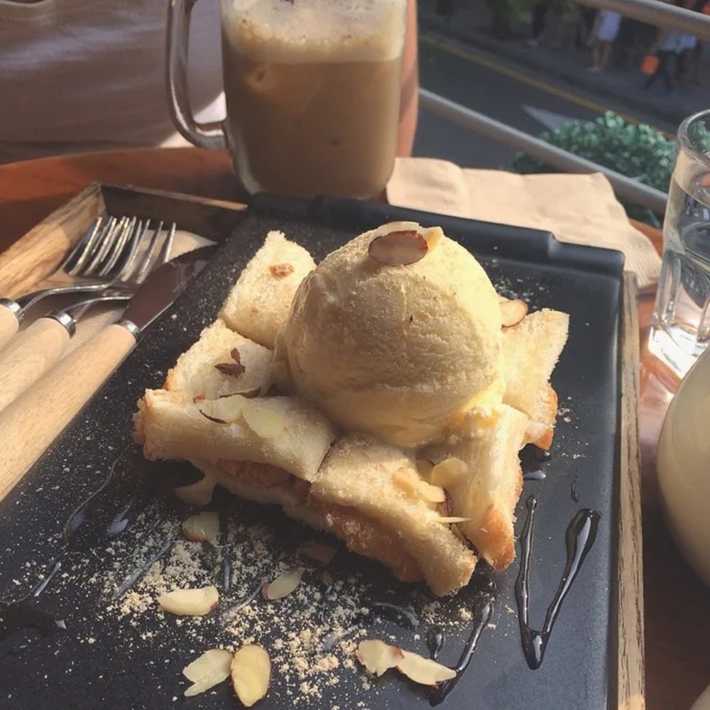 Injeolmi Toast in Garosugil