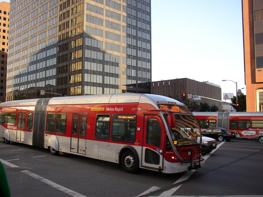 Los Angeles Metro Rapid bus | Photo Credit: Wikimedia Commons