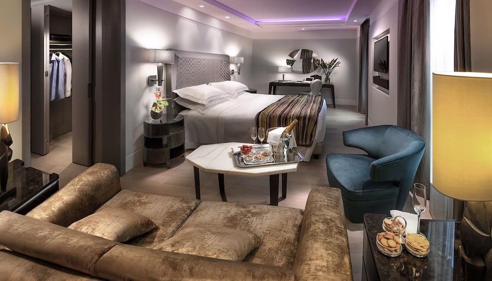 Luxury suite at Hotel Cavour Milan with elegant decor and modern comfort