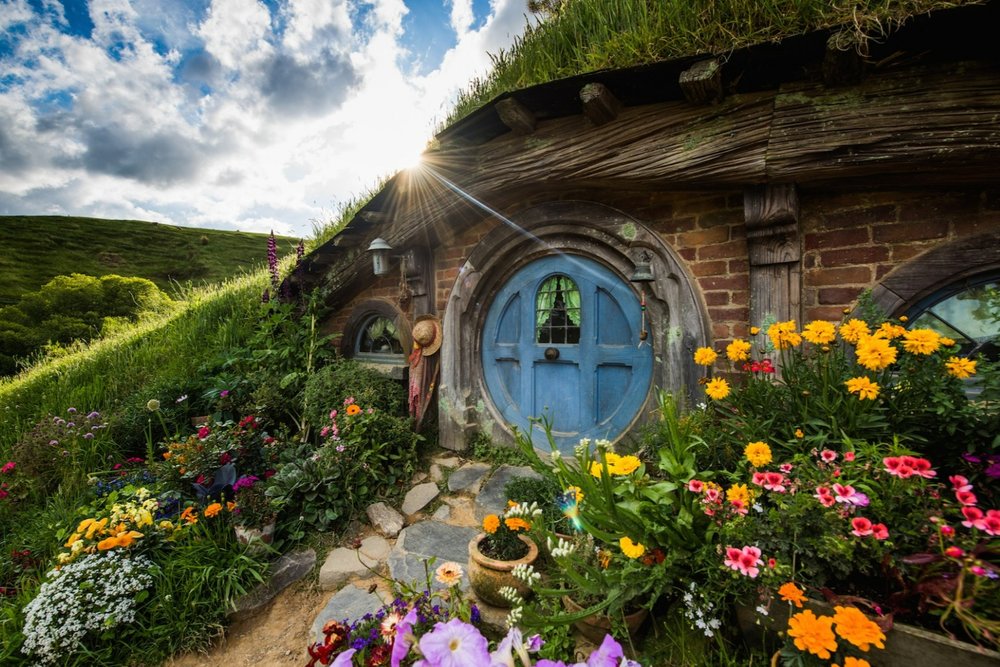 Hobbiton Movie Set hobbit hole with round blue door