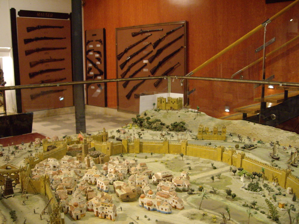 A detailed model of a historical scene at the Military Historical Museum of Seville | Photo Credit: Wikimedia Commons