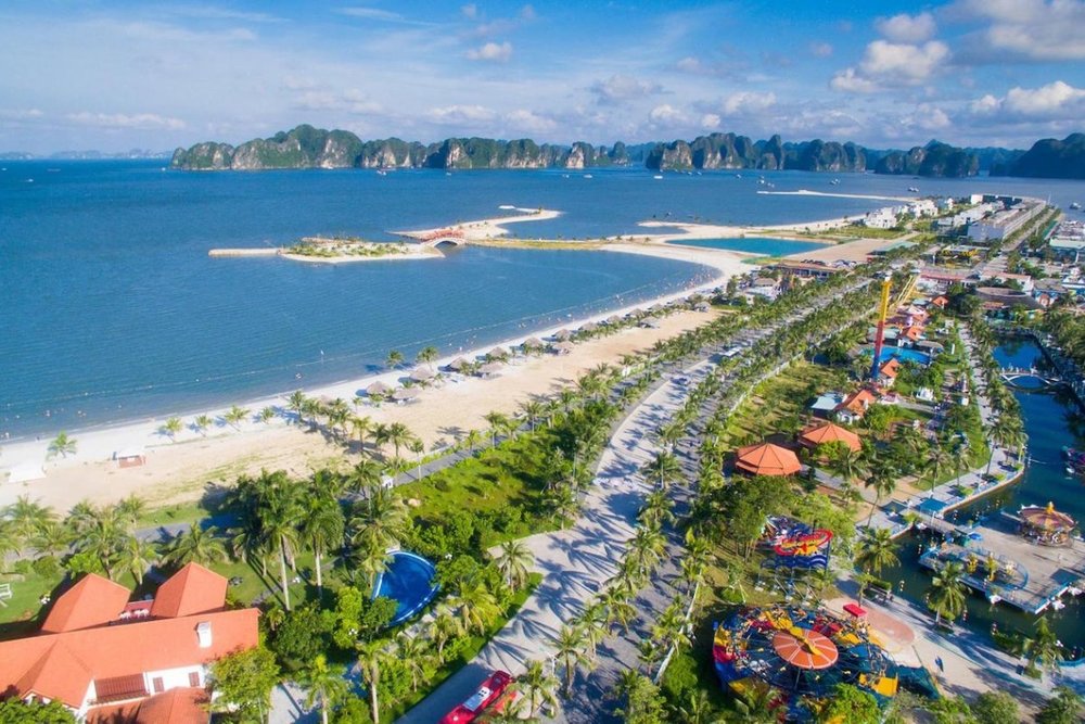 Bãi Biển Tuần Châu - Không Gian Biển Rộng Rãi Và Dễ Chịu Nhất Hạ Long