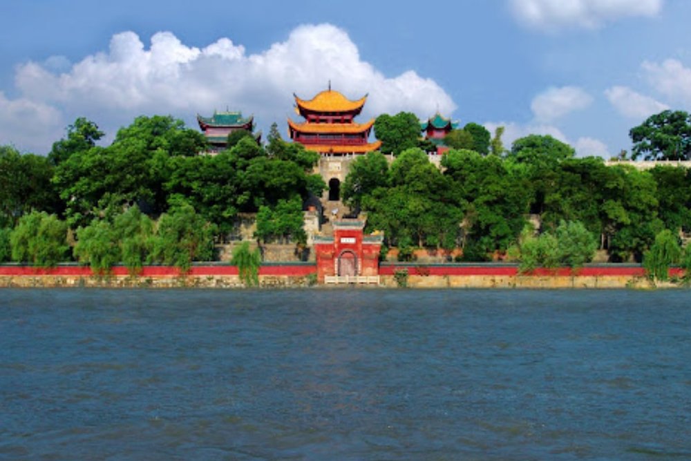 Tham Quan Lầu Và Không Gian Văn Hóa