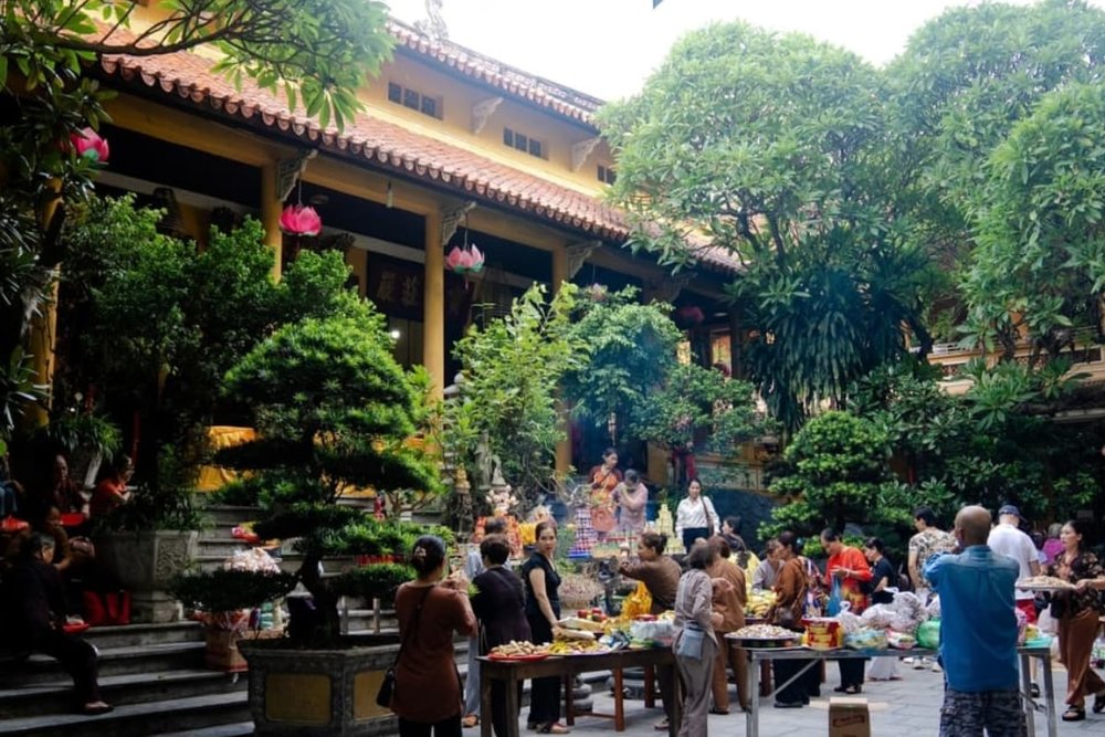Chùa Quán Sứ - Một Thoáng Trầm Mặc Bên Cổng Tam Quan