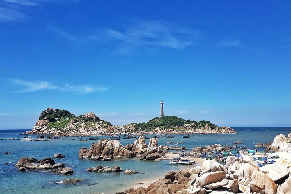 Bãi Biển Kê Gà Ở Phan Thiết - Vẻ Đẹp Kỳ Vĩ Của Ngọn Hải Đăng Cổ Nhất Việt Nam