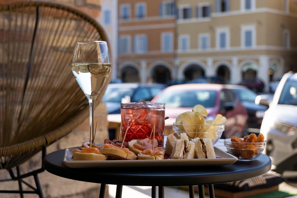 Aperitivo bar | Photo Credits: Lasagnolo9 on Wikimedia