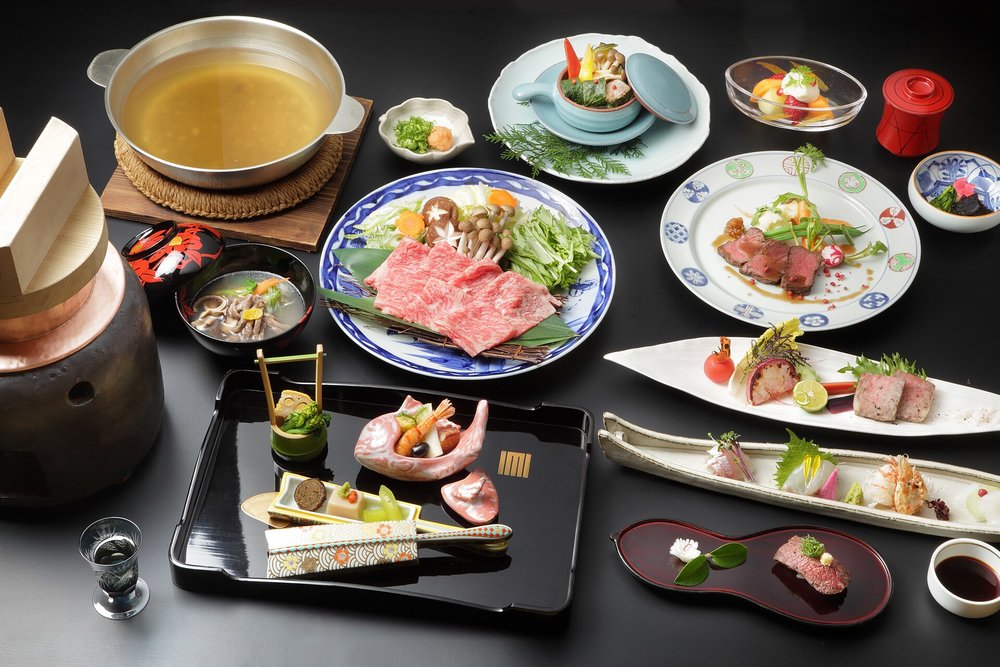 Traditional Kyoto kaiseki meal | Photo from Nishimuraya Kinosaki Onsen on Wikimedia Commons