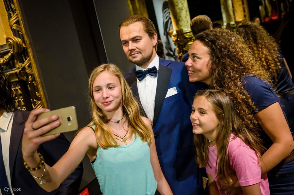 Tourists with a wax figure of Leonardo DiCaprio 