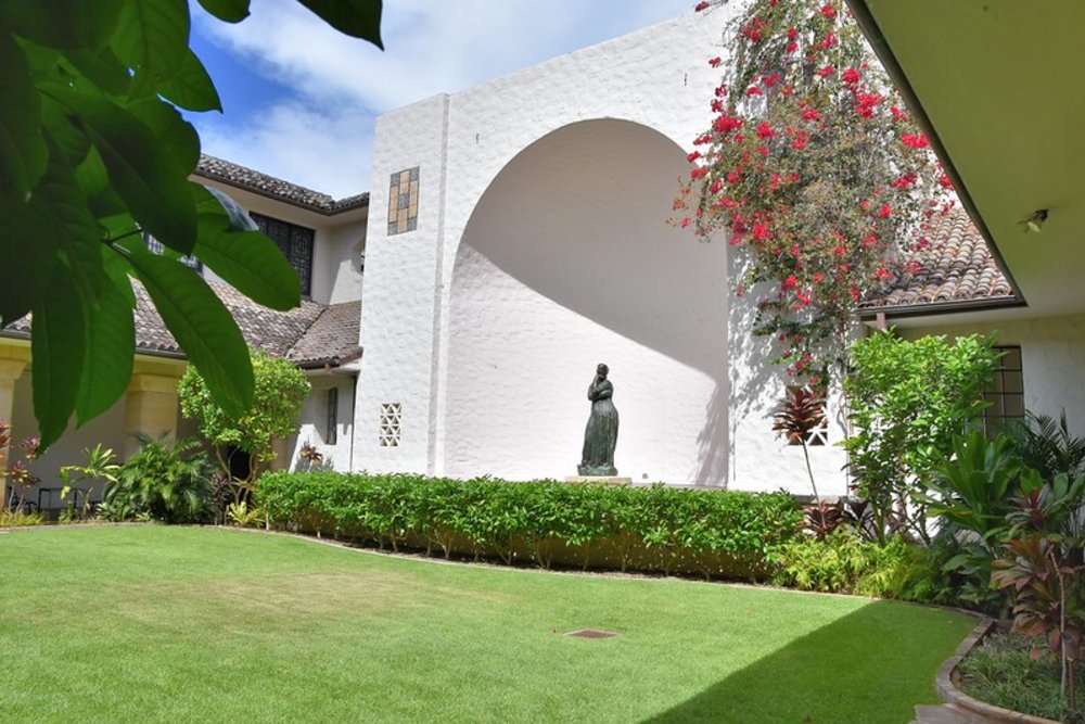 Honolulu Museum of Art courtyard garden with sculpture and lush greenery