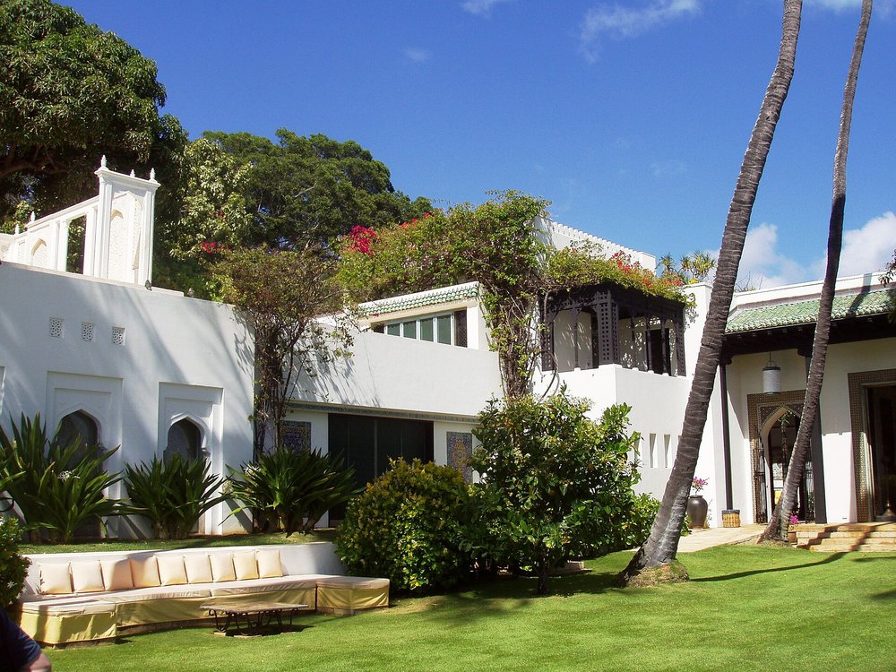 Exterior view of Shangri La Museum of Islamic Art in Honolulu with gardens and white walls