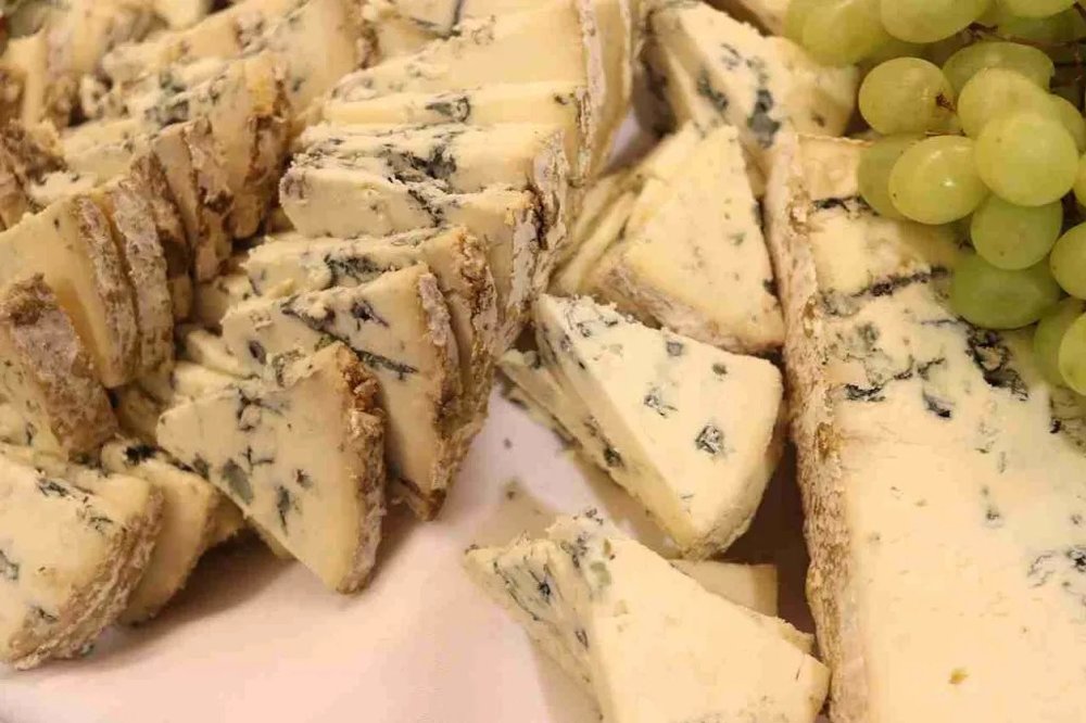 Rows of blue cheese and grapes on the side
