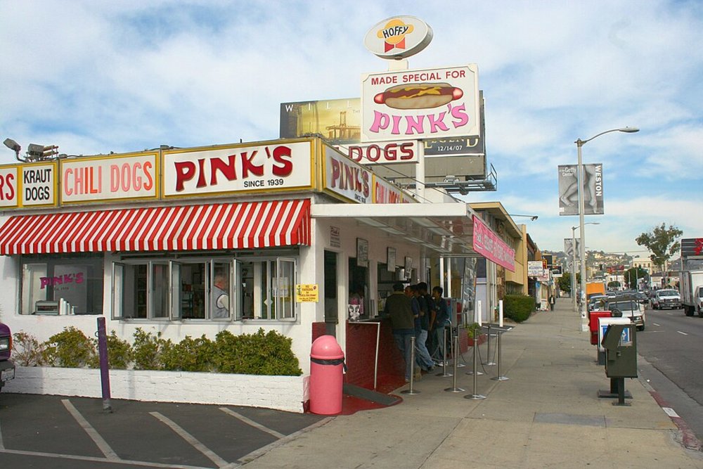 Iconic Pink’s Hot Dogs | Photo Credits: Dan Leveille on Wikimedia