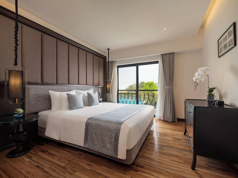  Modern suite with balcony views at Elegant Suites Westlake