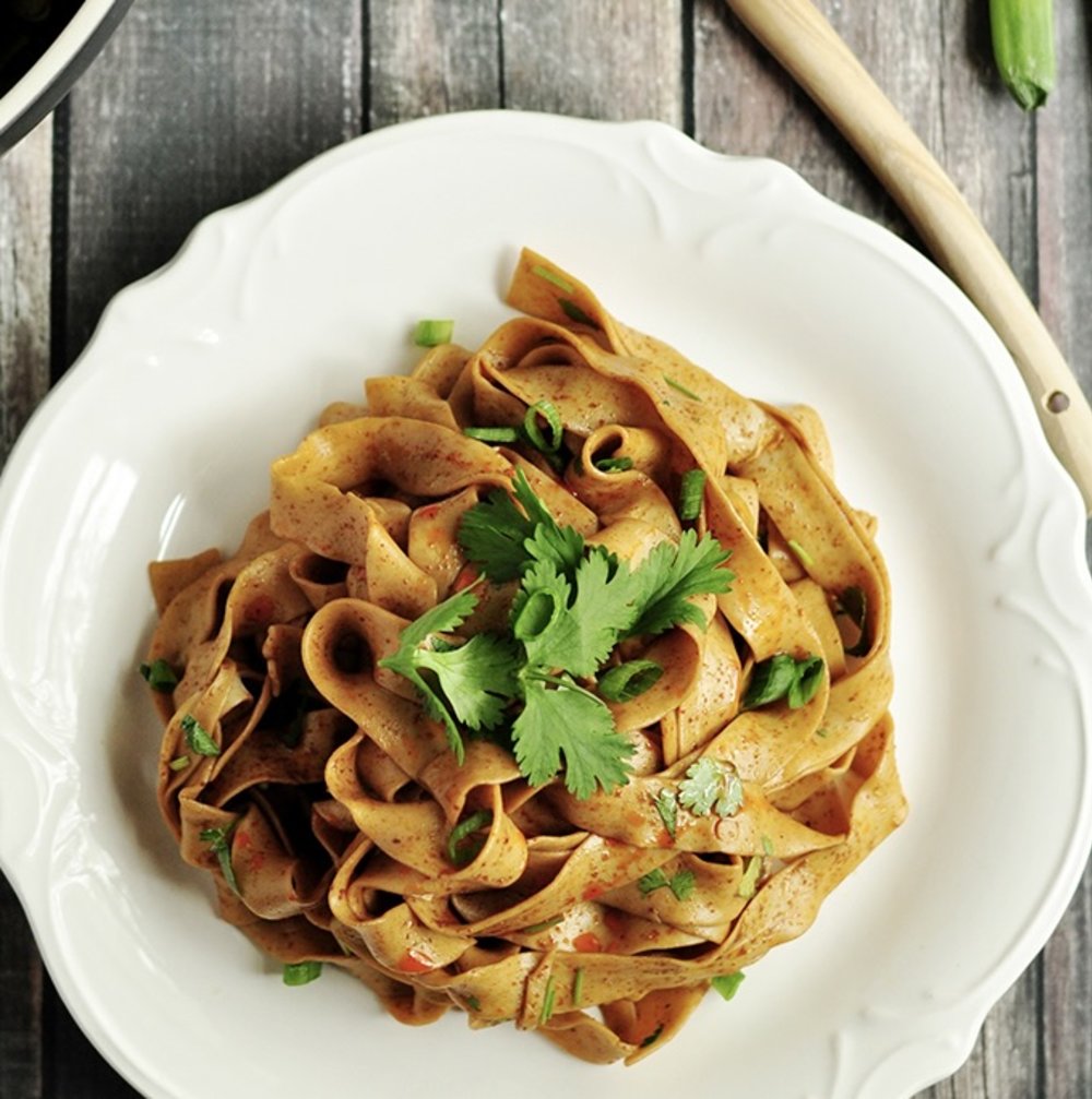 Spicy chili oil noodles at Eden Noodles Café, Photo from Sharon Chen on Wikimedia Commons
