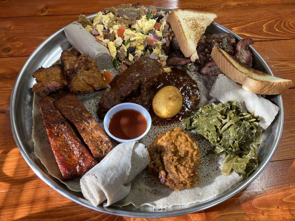 Ethiopian injera platter with stews at Gojo Ethiopian Eatery | Photo from Pete Unseth on Wikimedia Commons