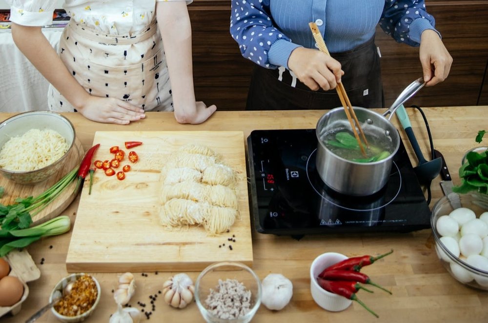 Women cooking meal in a cooking class