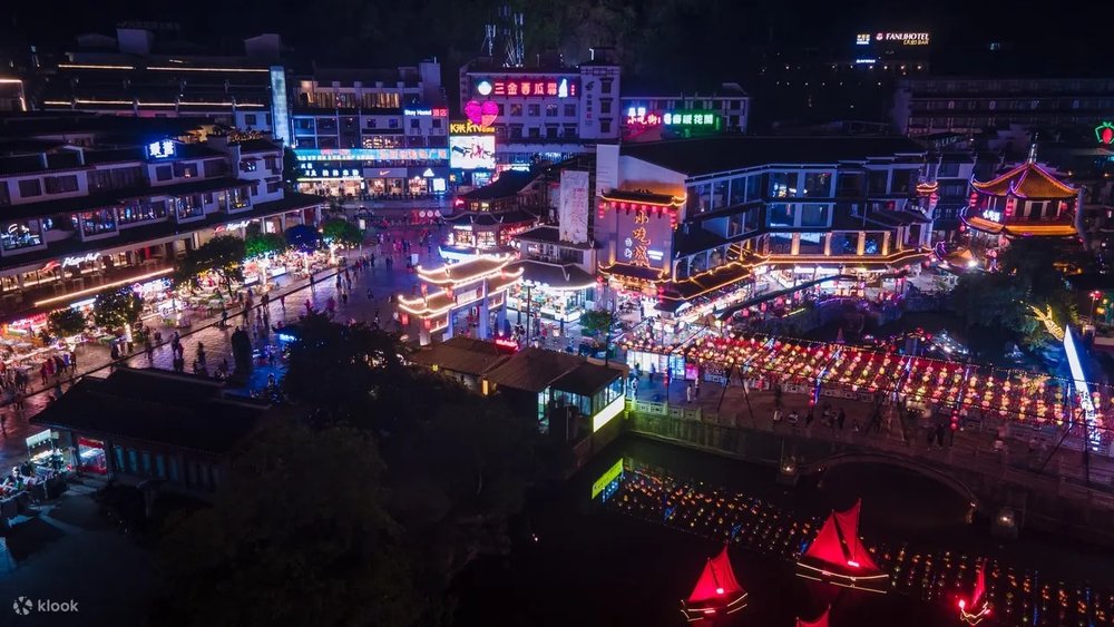 Dạo Quanh Thành Phố Và Thưởng Thức Mì Gạo 