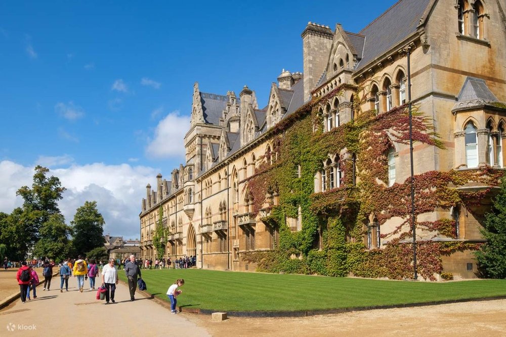 Oxford University with leaves turning oranges