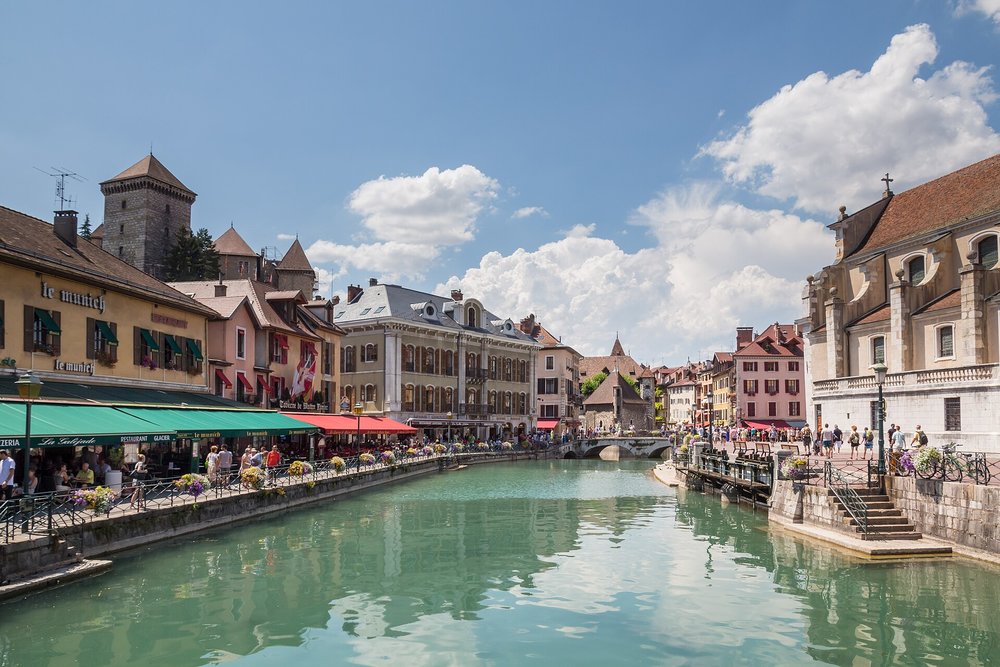 Canals and colorful old town of Annecy | Photo from Dmitri A. Mottl on Wikimedia Commons