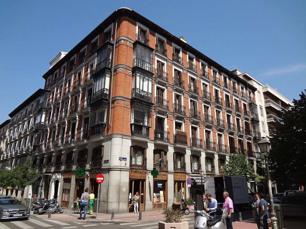 Salamanca district, an elegant Madrid street with luxury shopping boutiques | Photo from David Adam Kess on Pexels