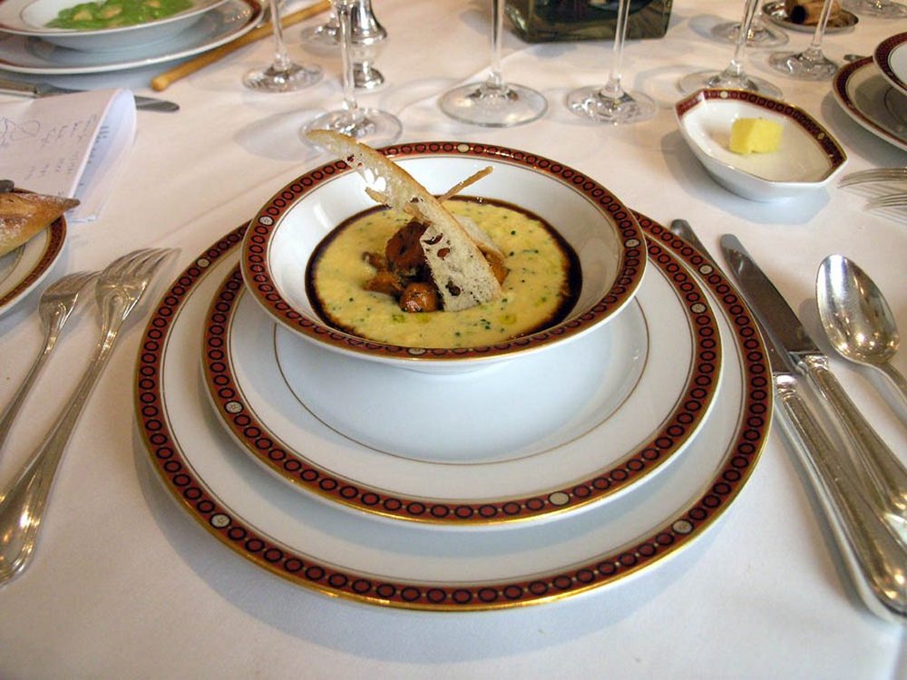 Elegant French soup fine dining Bordeaux restaurant experience | Photo from Arnaud 25 on Wikimedia Commons