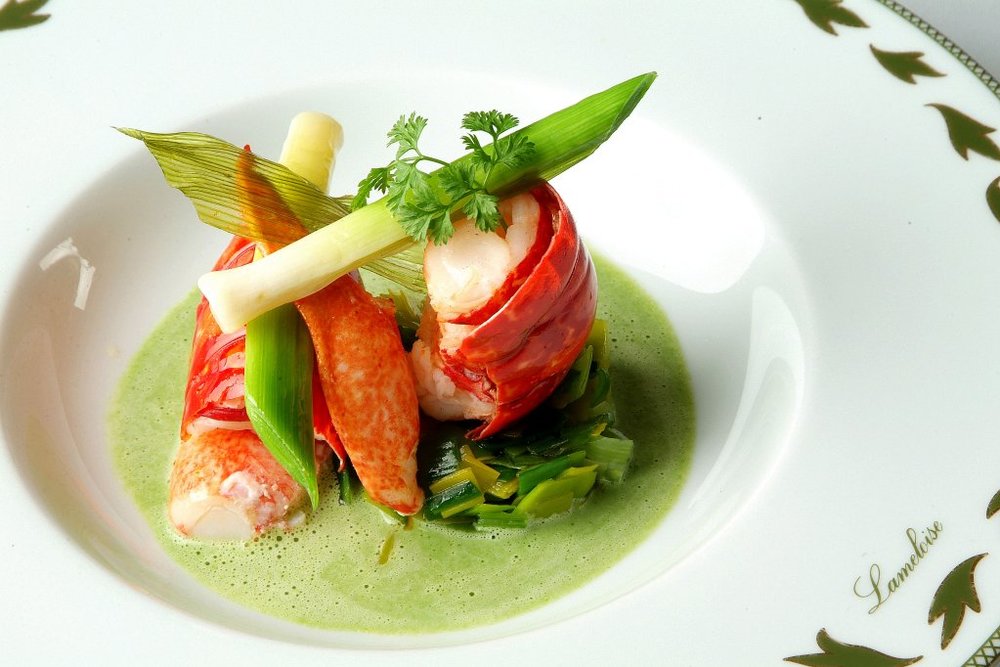 Lobster dish modern French cuisine Bordeaux frestaurant| Photo from Jaques Lameloise on Wikimedia Commons