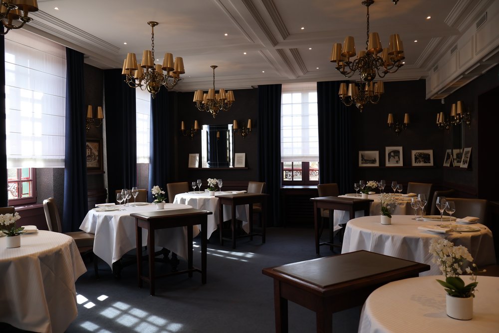 Elegant Bordeaux restaurant interior with classic French dining ambiance