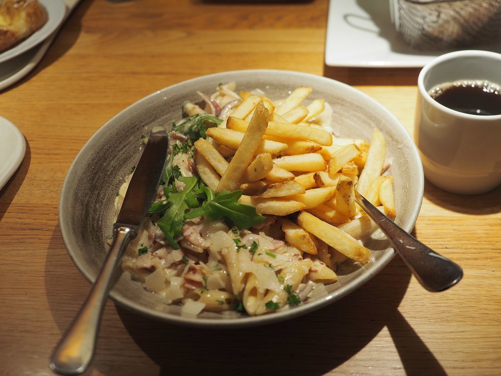 Creamy pasta with fries casual dining Bordeaux restaurant meal | Photo from JIP on Wikimedia Commons
