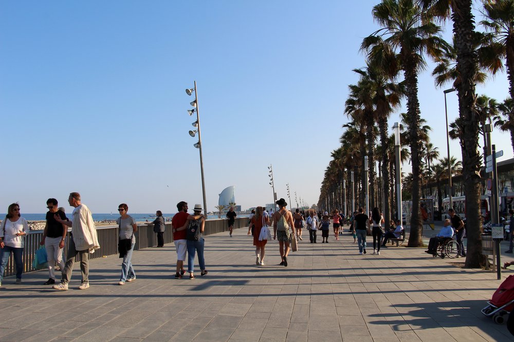 A seaside promenade near Barceloneta Park | Photo Credit: Wikimedia Commons