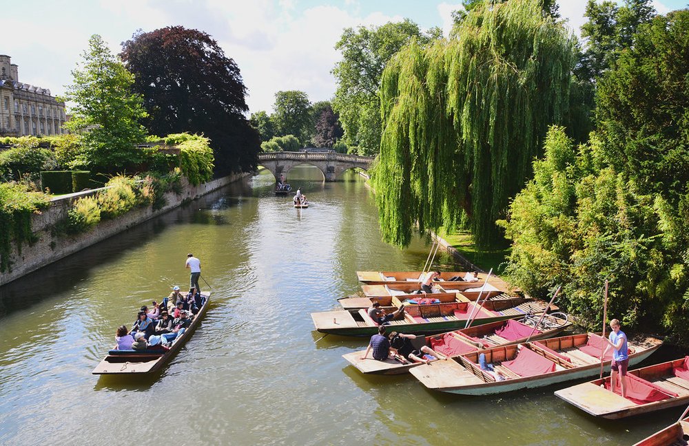 Cambridge punting on the River Cam with scenic college views | Photo Credit: Flickr