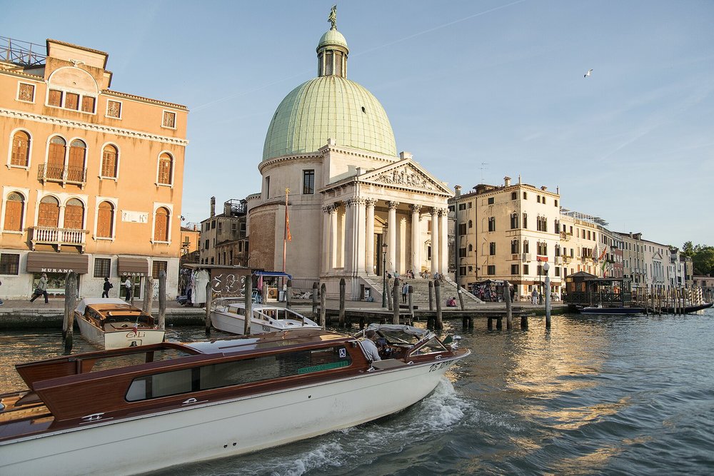 picture of venice water taxi