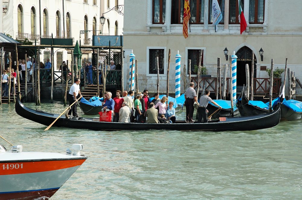 Traghetto gondola ferry | Photo Credits: Gary Houston on Wikimedia