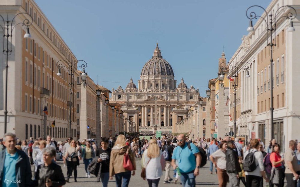 Crowds over at the St. Peter’s Square, with a shot of the St. Peter’s Basilica from afar