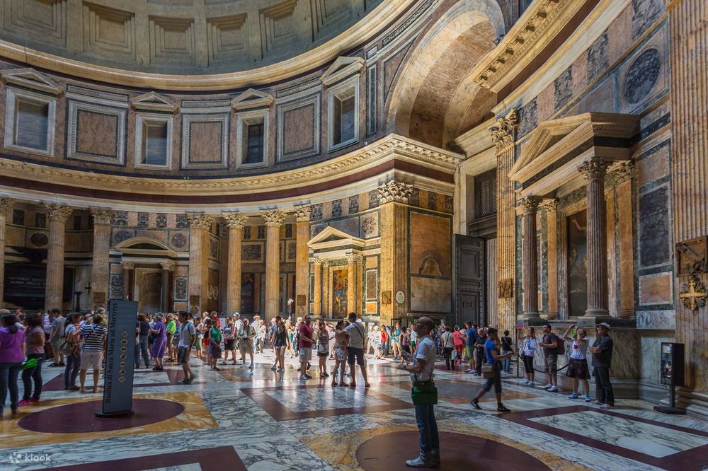 People inside the Pantheon