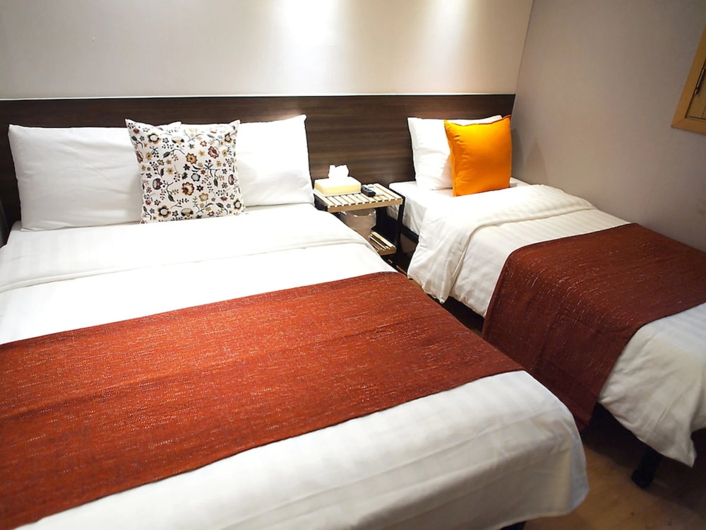 Twin beds in a cozy guest room at Hotel Park Hill Myeongdong in Myeongdong